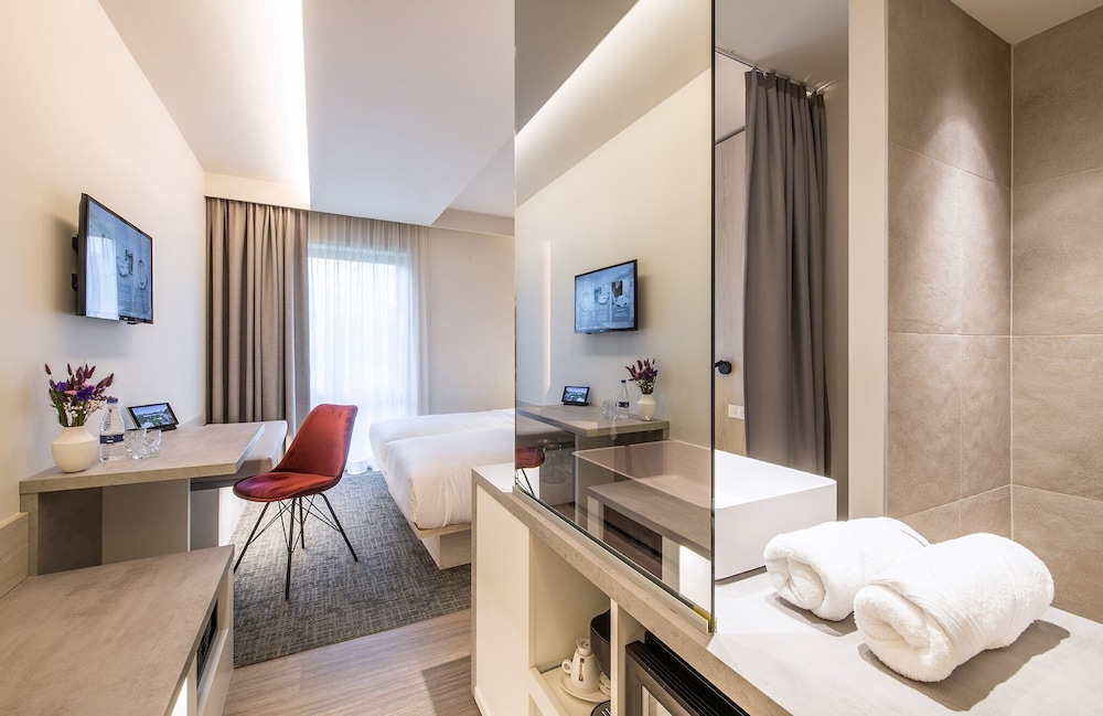 Standard Twin Room - Photo 1