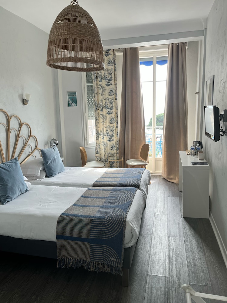 Twin Room, Sea view, Queen size bed or 2 Twin Beds