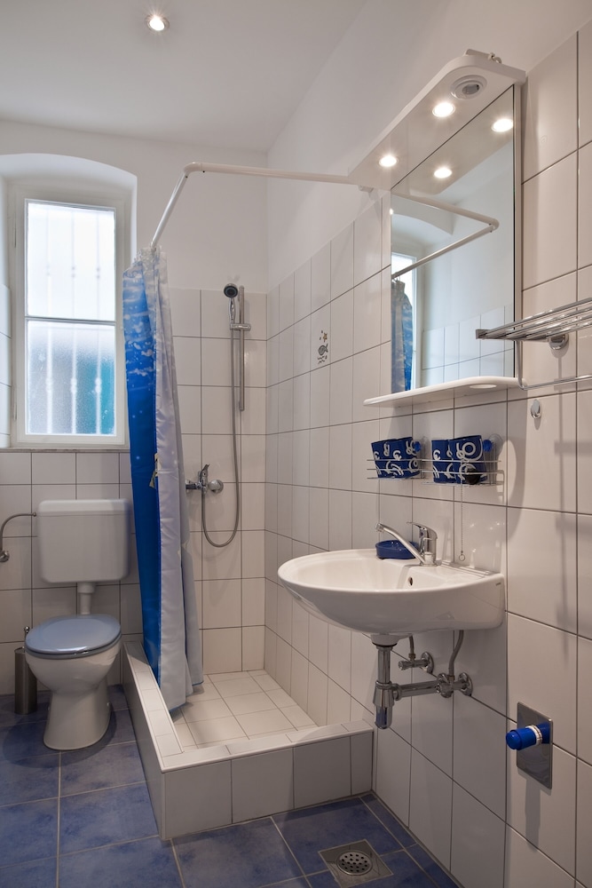 Apartment, 2 Bedrooms - Photo 12