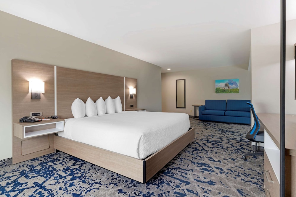 Suite, 1 King Bed, Non Smoking - Photo 1