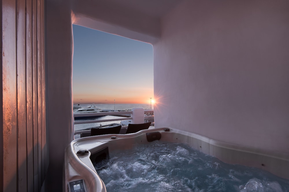Grand Suite, 3 Bedrooms, Sea View (Outdoor Hot Tub) photo 3