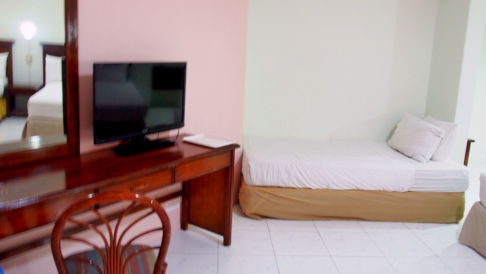 Family Room, Multiple Beds photo 2