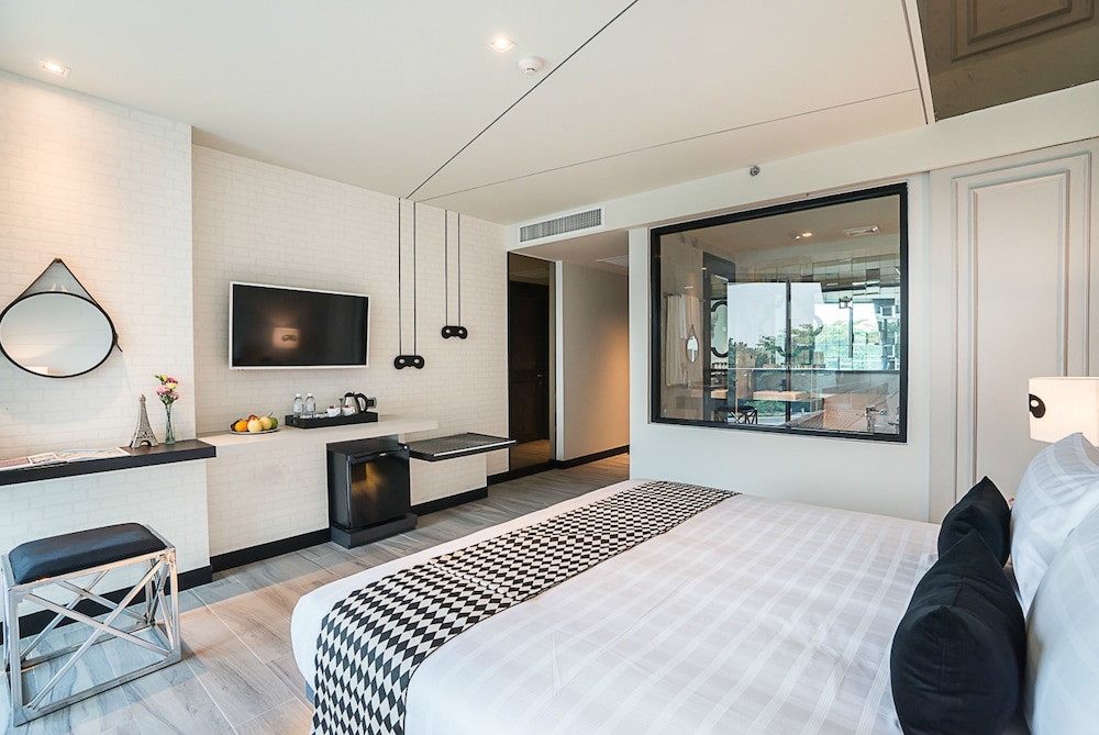room photo