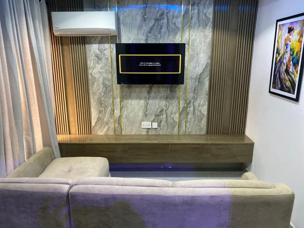 Business Suite - Photo 3