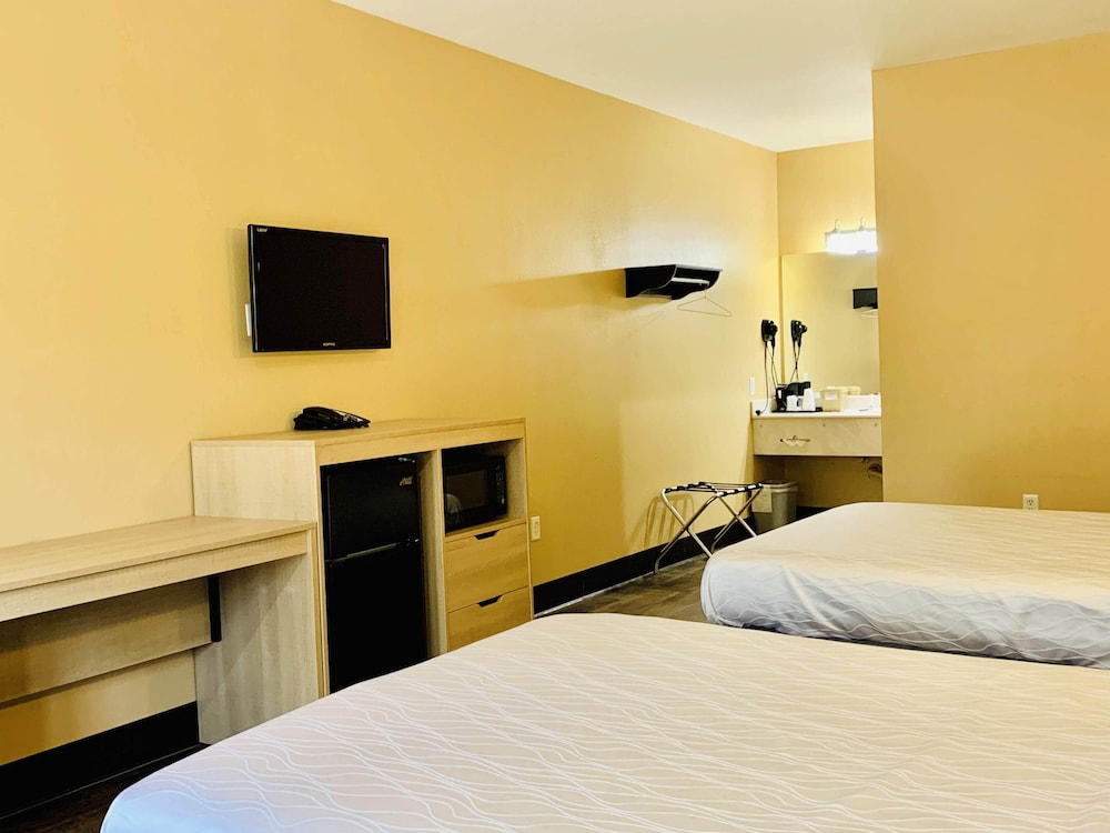 Standard Double Room, 2 Queen Beds, Non Smoking photo 2