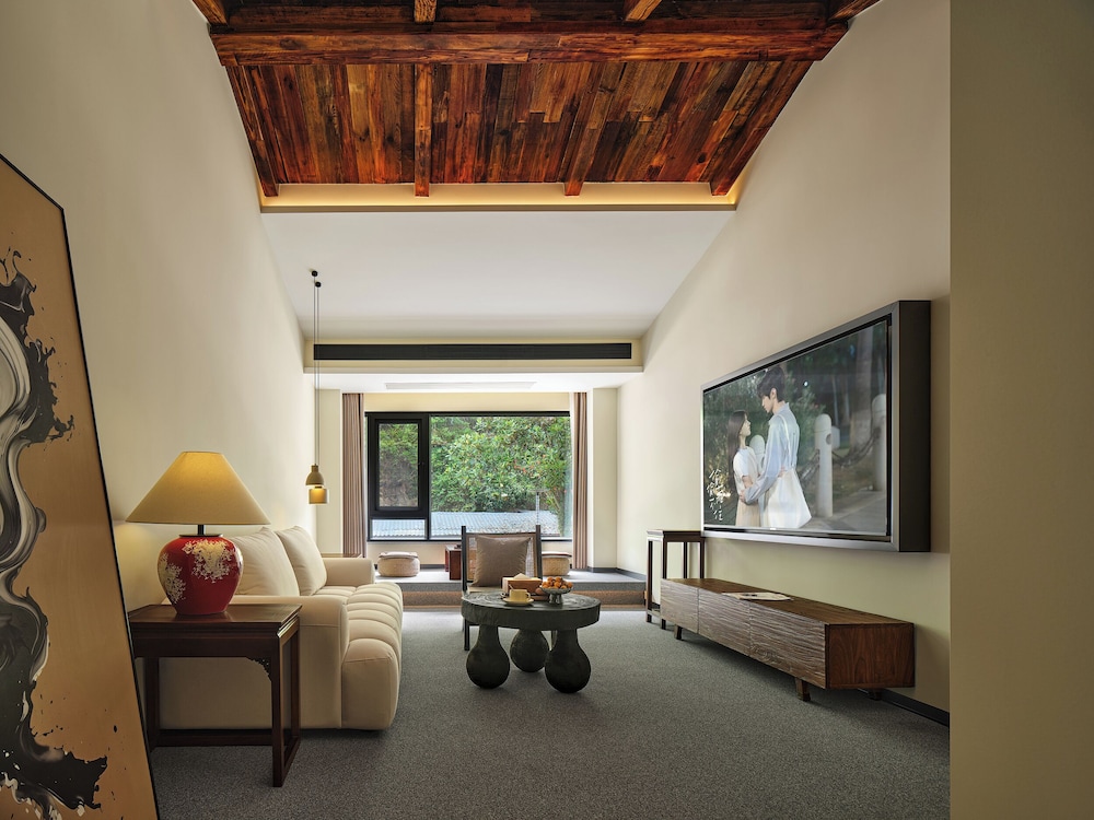 Executive Studio Suite