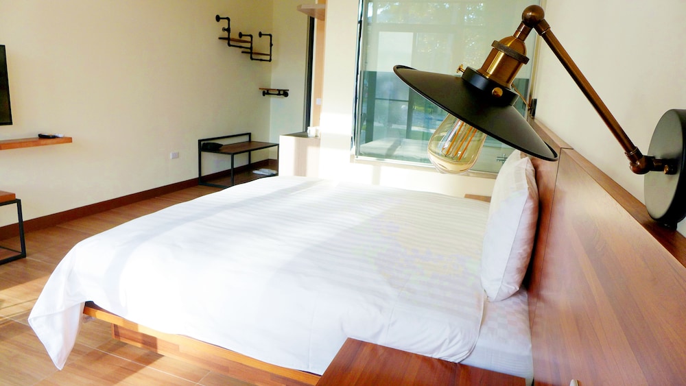 Standard Double Room, 1 King Bed photo 3