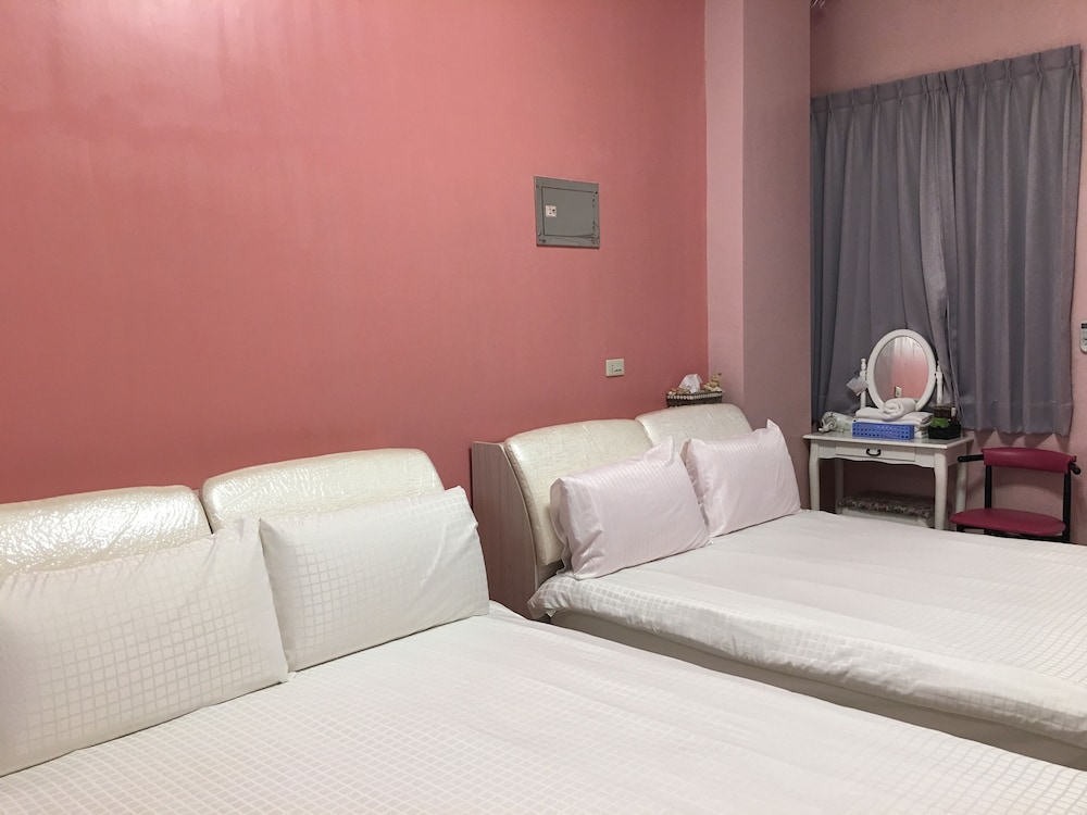 Signature Quadruple Room, 1 Bedroom, Lanai, Ground Floor photo 3