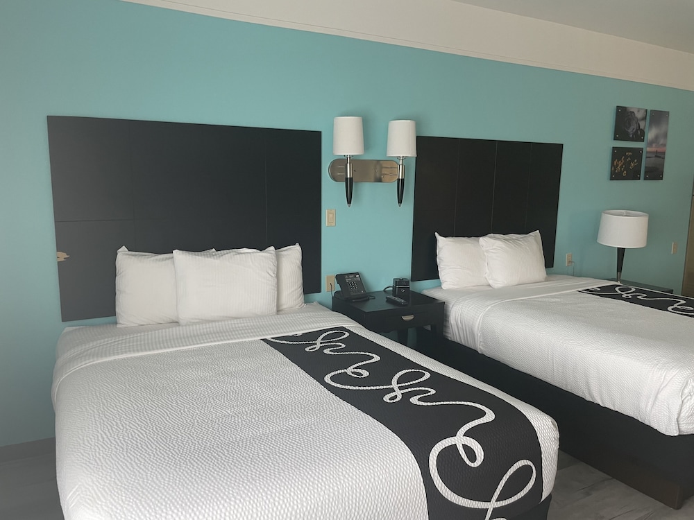 Room, 2 Queen Beds, Non Smoking - Photo 7