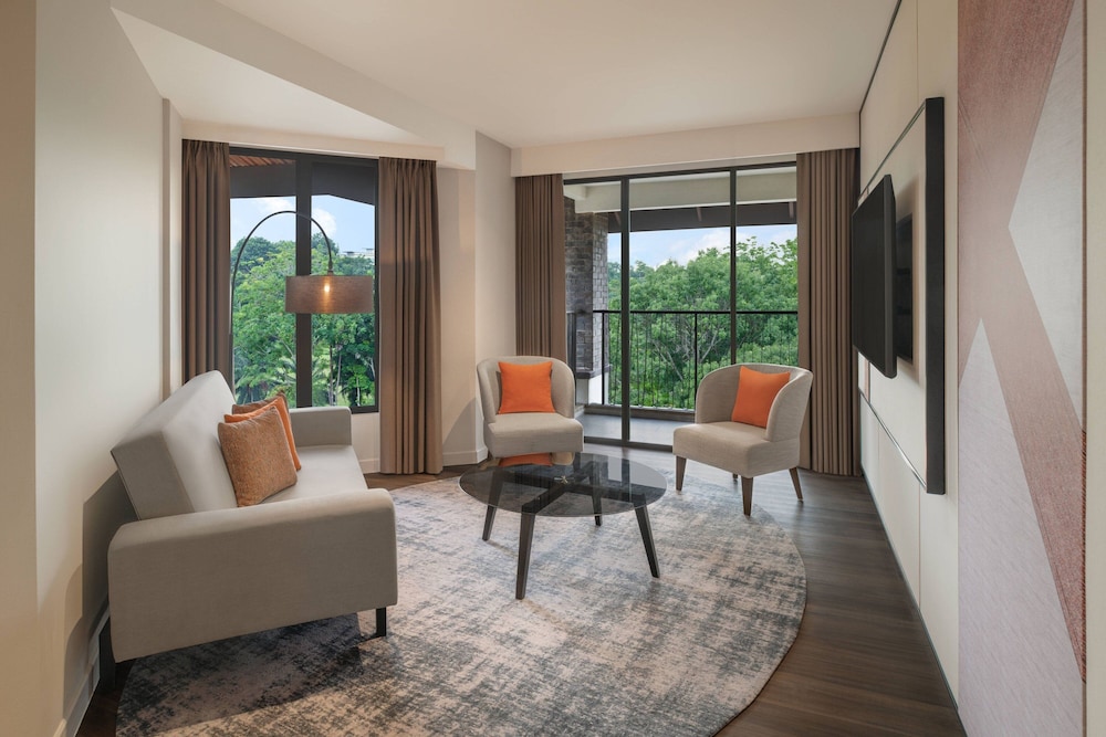 Suite, 1 King Bed with Sofa bed (Balcony) photo 3