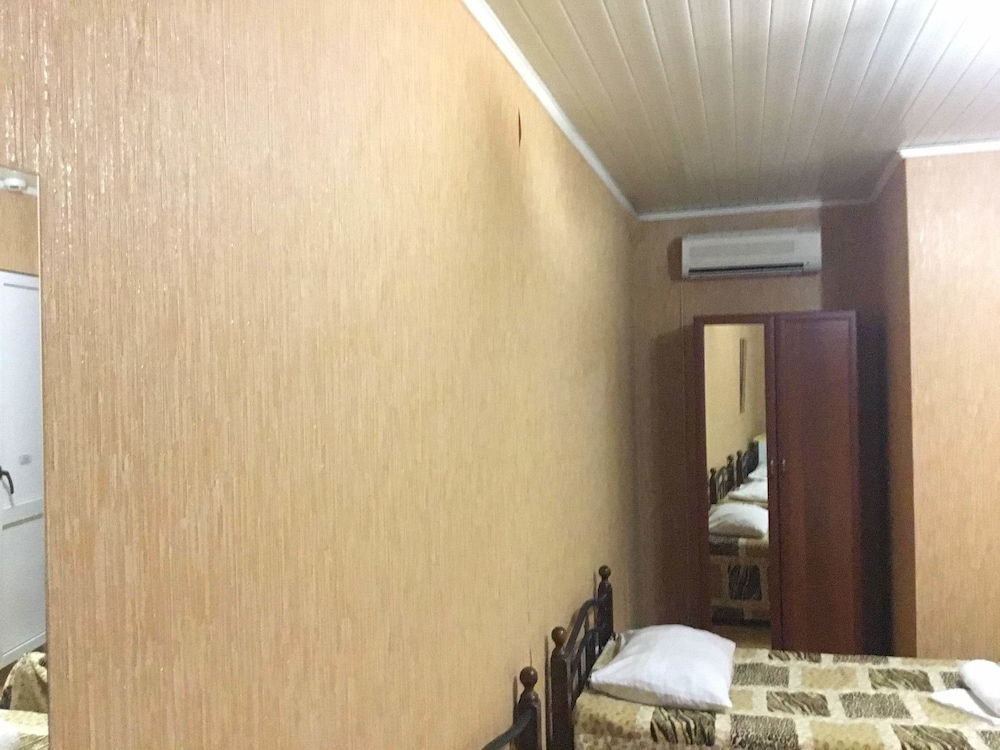 Basic Triple Room, Refrigerator, Courtyard Area photo 3