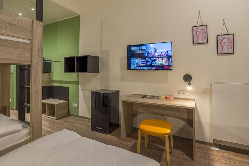 Deluxe Room, Multiple Beds - Photo 1