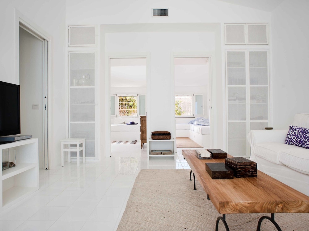 Villa photo 2