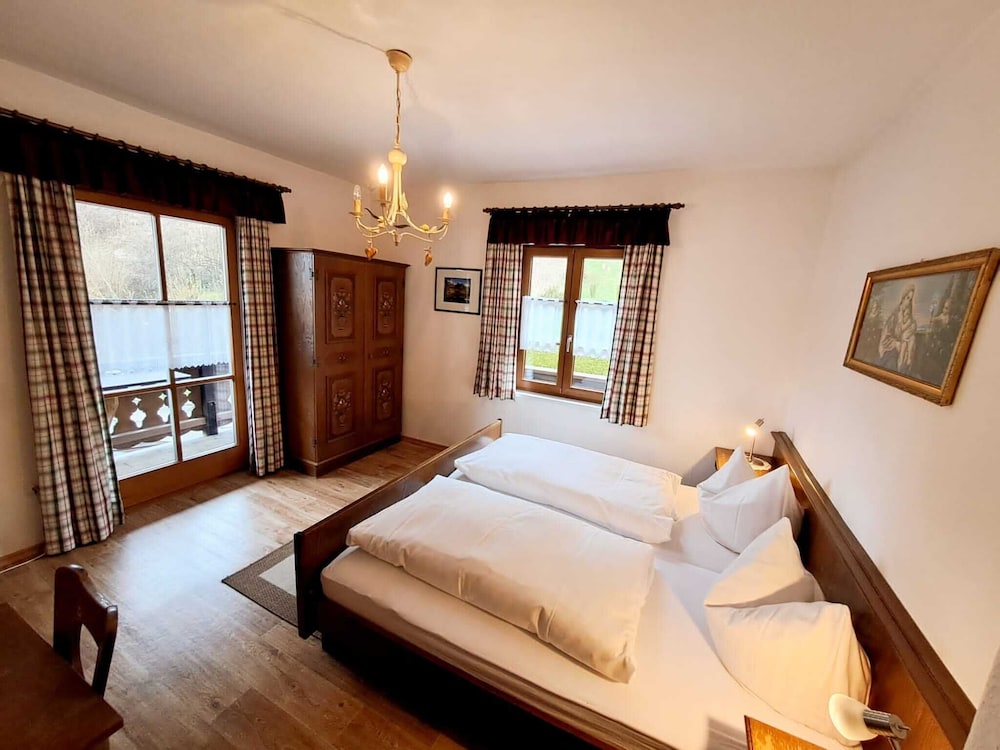 Traditional Twin Room, Corner (Room 4) photo 2