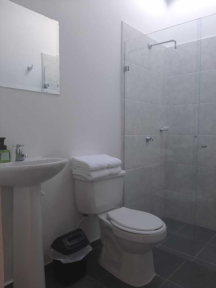 Basic Quadruple Room photo 2