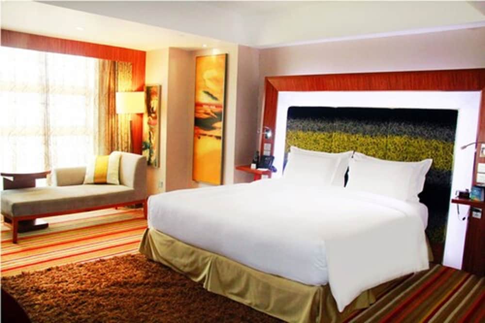 Premier Twin Room, 2 Twin Beds, Executive Level - Photo 4