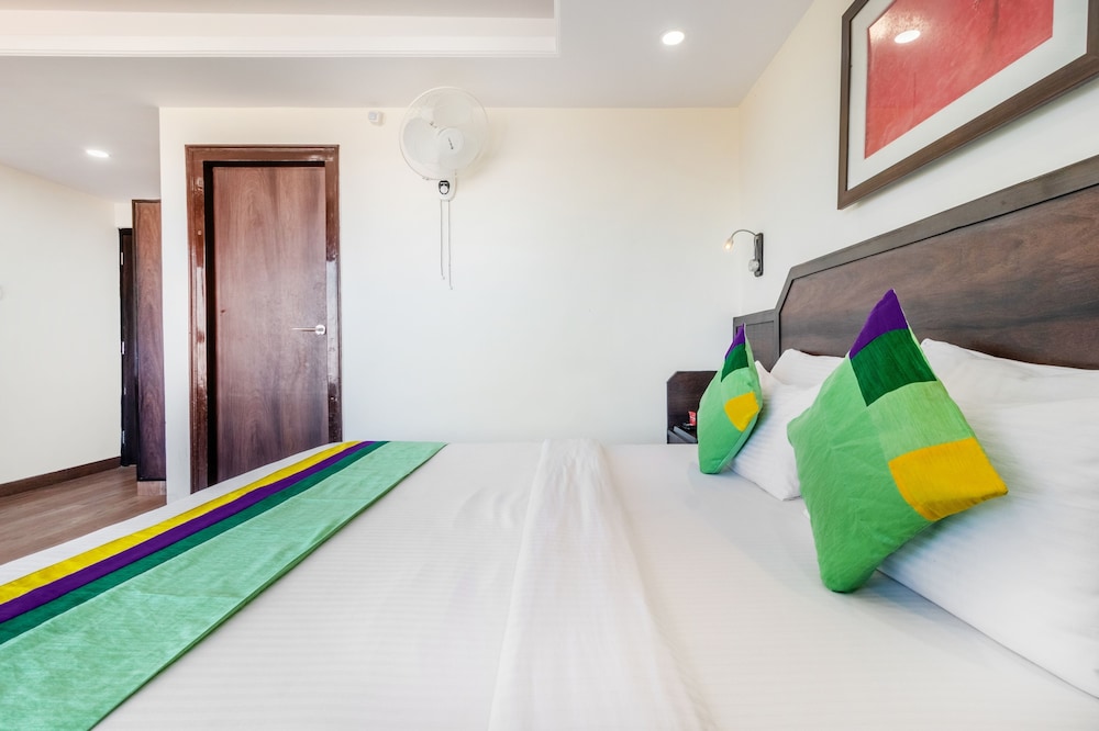 Deluxe Double Room, 1 King Bed photo 2