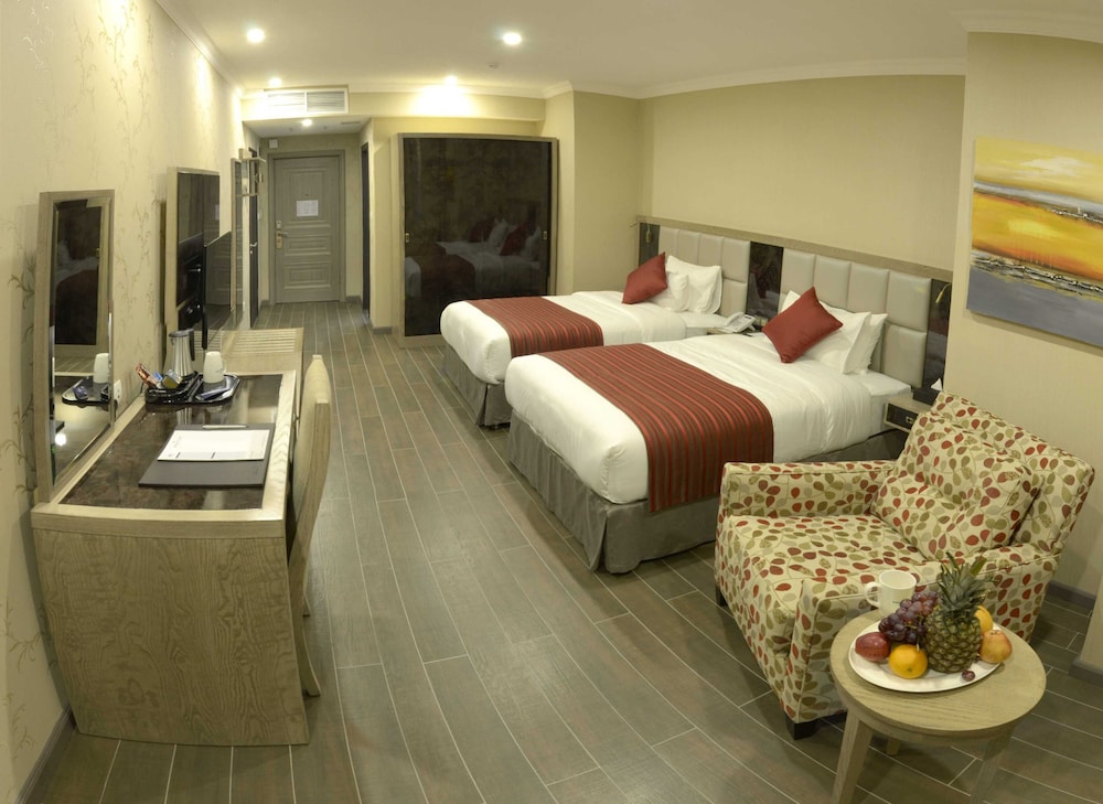 Superior Room, 2 Queen Beds, Non Smoking photo 3