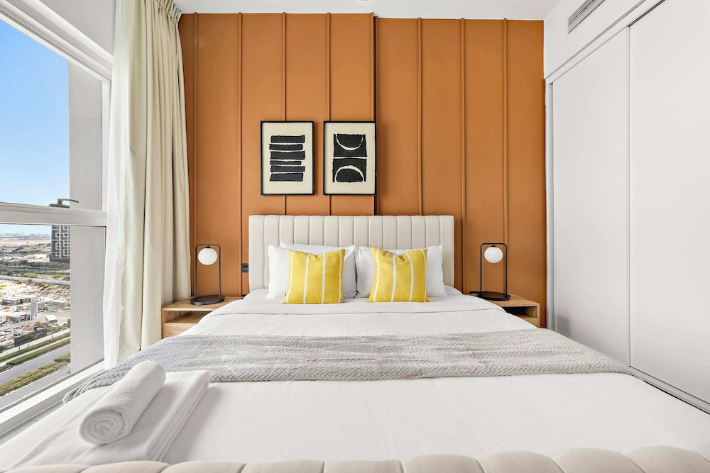 Royal Apartment, 1 Bedroom, Balcony, City View photo 2