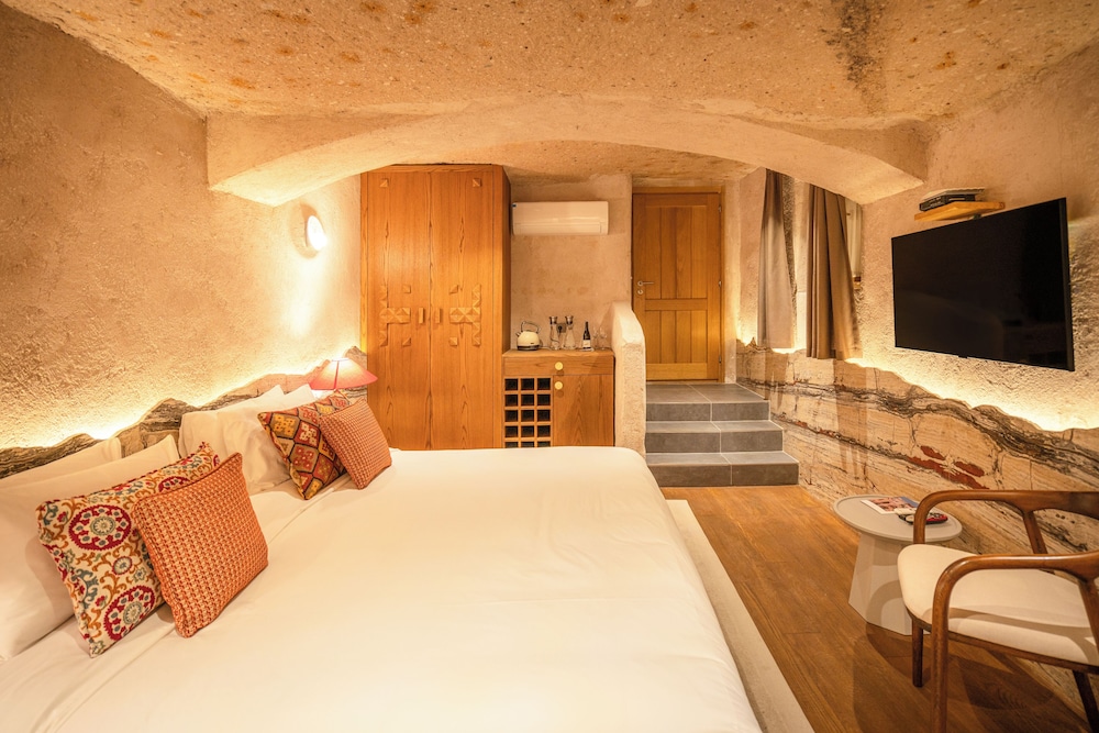 Deluxe Cave Room - Photo 7