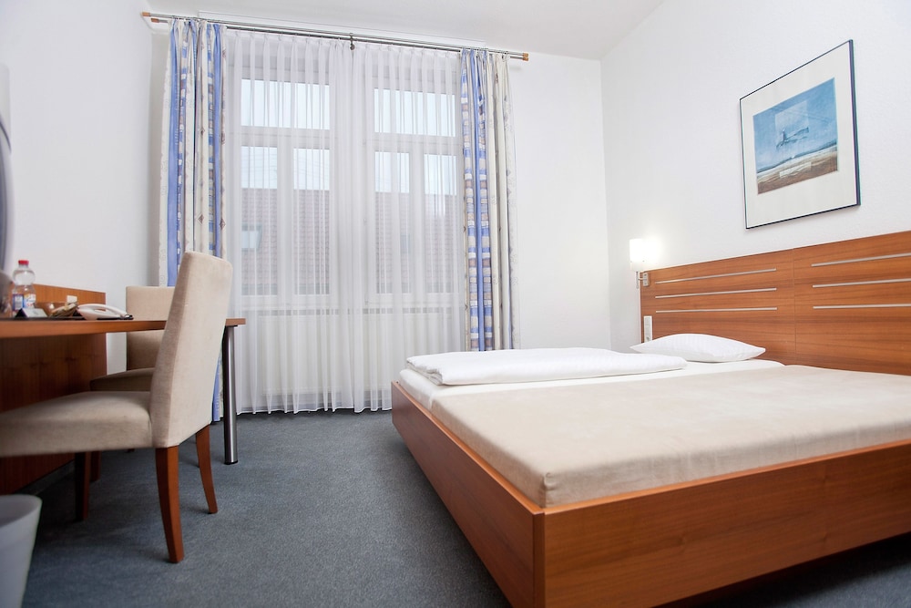 Single Room photo 3