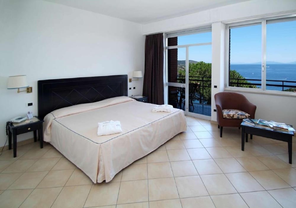 Double Room, Sea View - Photo 2