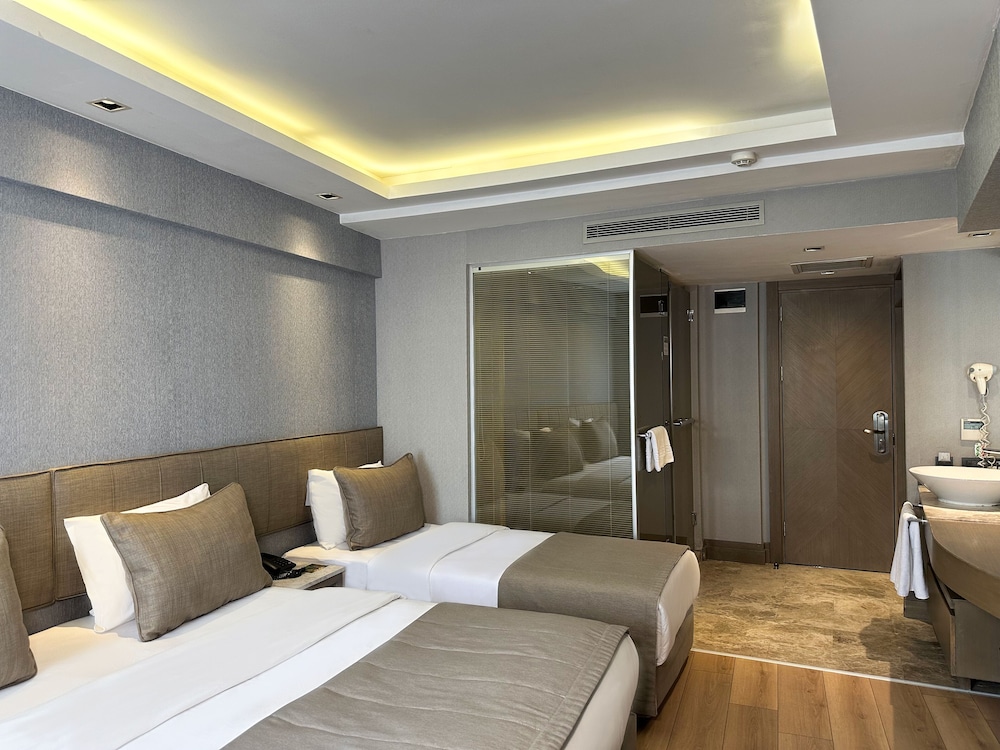 Standard Triple Room photo 2