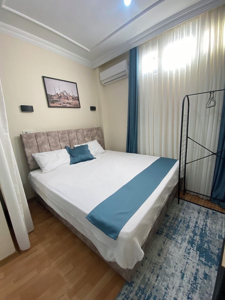 Classic Triple Room photo 2