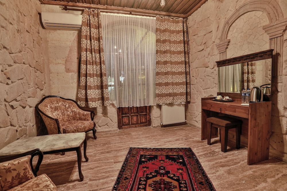 Royal Suite, Jetted Tub (Double) - Photo 19