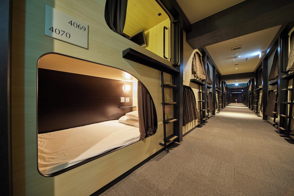 Standard Cabin-Lower Level, Non Smoking[MenOnly]Includes a ¥1500 coupon redeemable at the restaurant