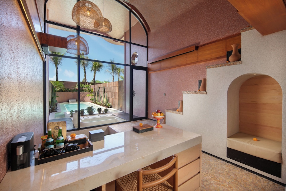 Grand One Bedroom Villa with Private Pool - Photo 4