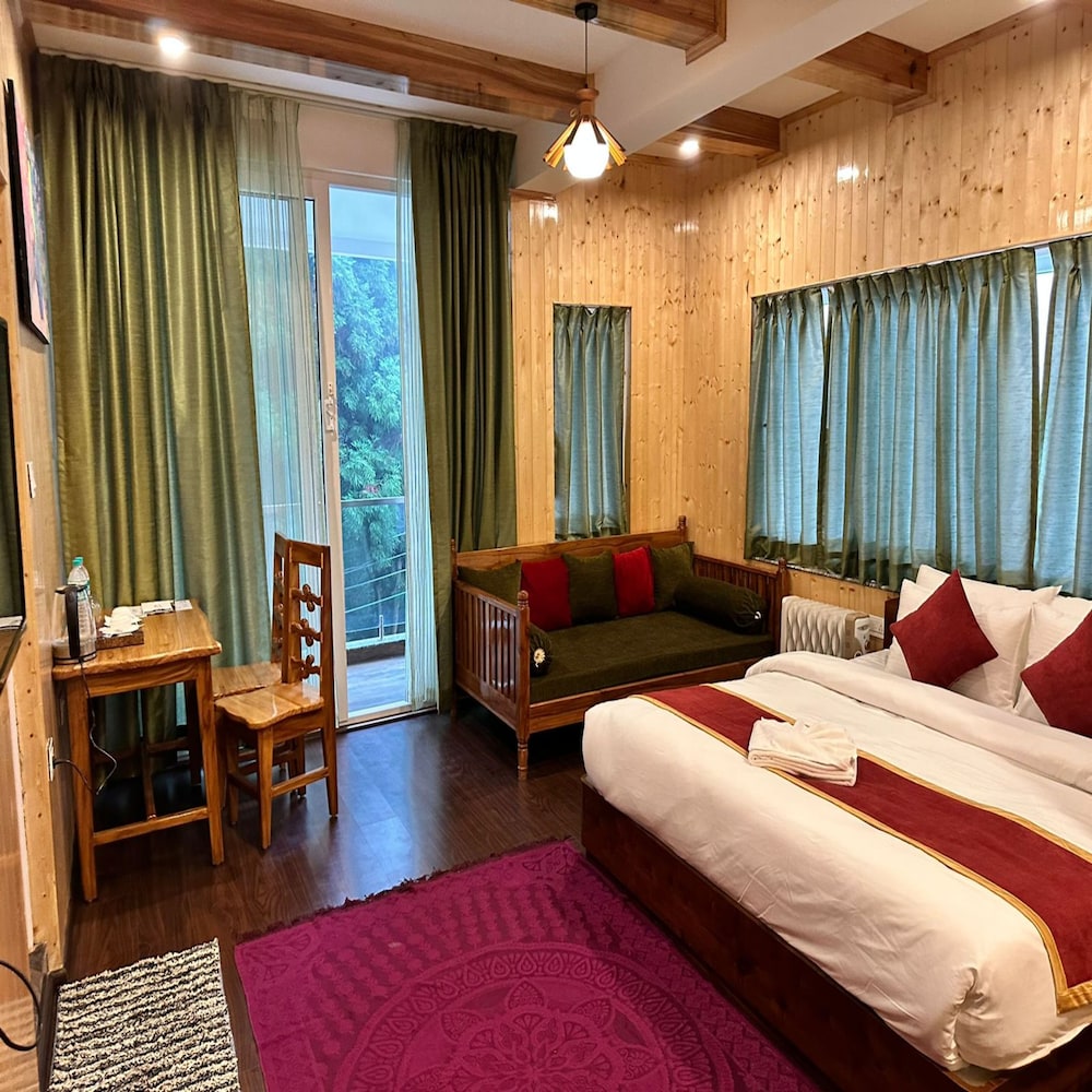 Deluxe room with mountain view - Photo 1