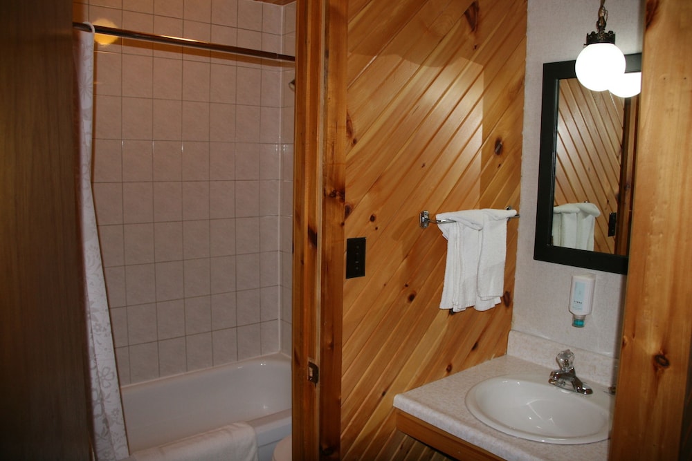 Treeview Room - 2 Doubles photo 2