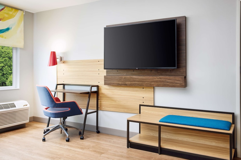ADA King Room (Mobility & Hearing, Roll-In Shower) - Photo 1