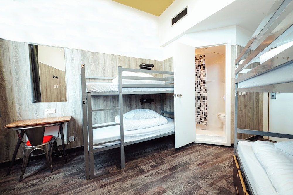 Bed in 6-Bed Female Ensuite Dormitory photo 1