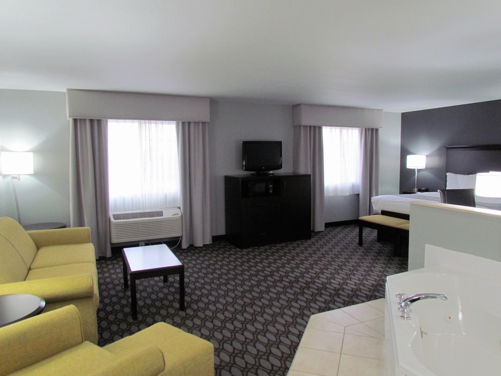 Honeymoon Suite, 1 King Bed, Non Smoking, Jetted Tub photo 1
