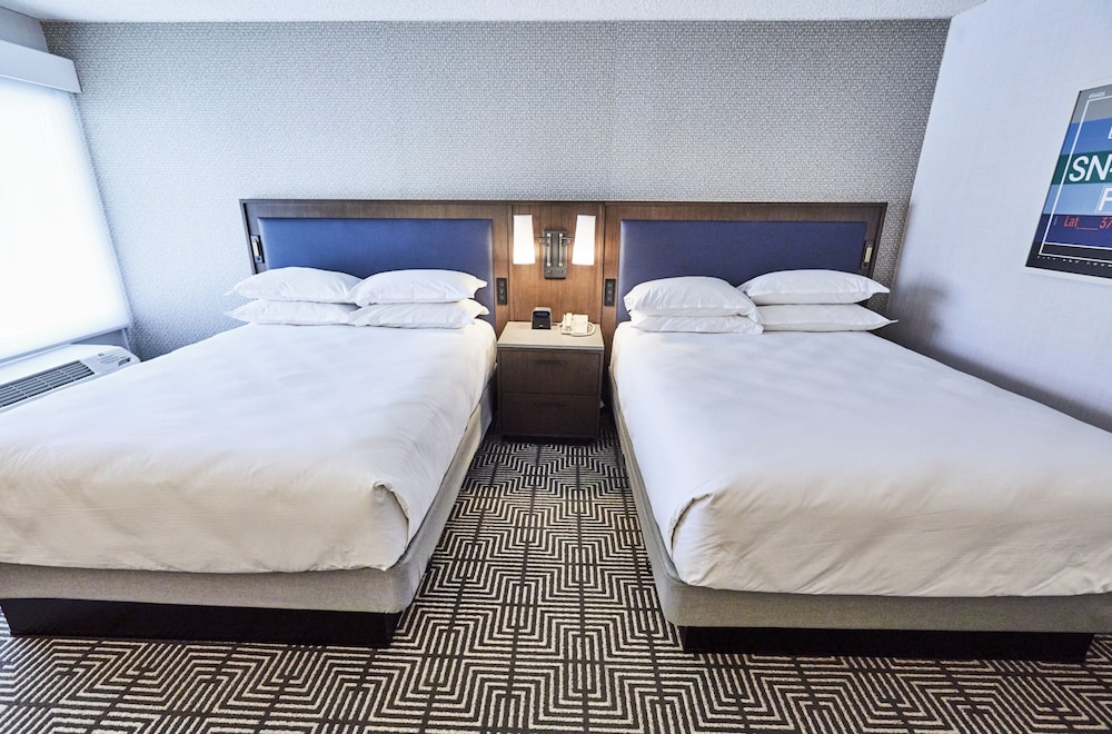Deluxe Room, 2 Queen Beds - Photo 2