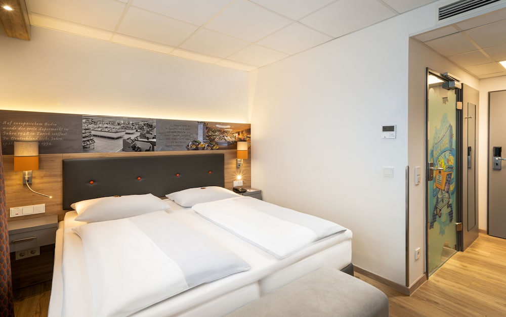 Standard Double Room (Non-Food) - Photo 1