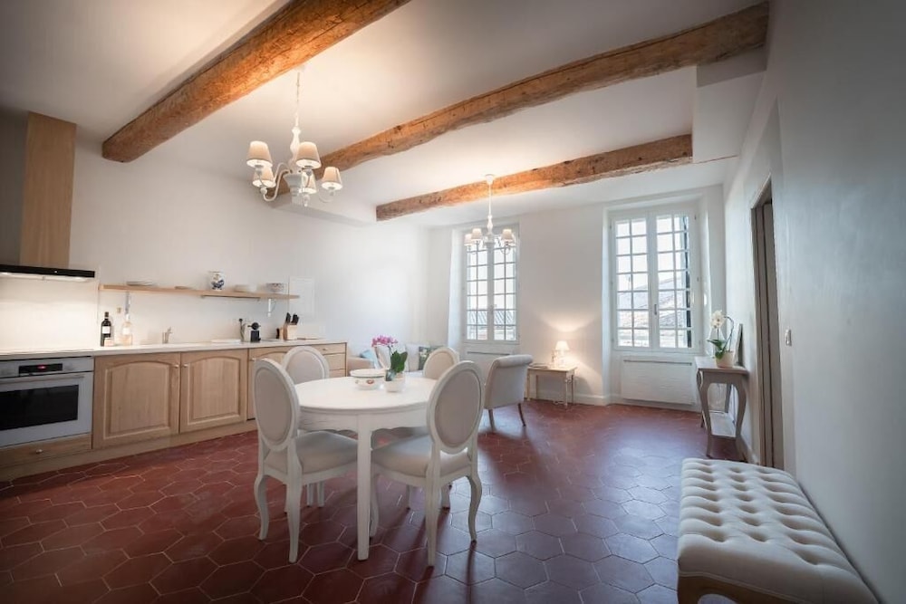 Deluxe Apartment