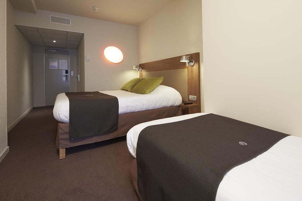 Standard Room, Multiple Beds - Photo 5