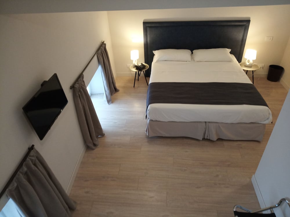 Standard Double Room - Photo 2