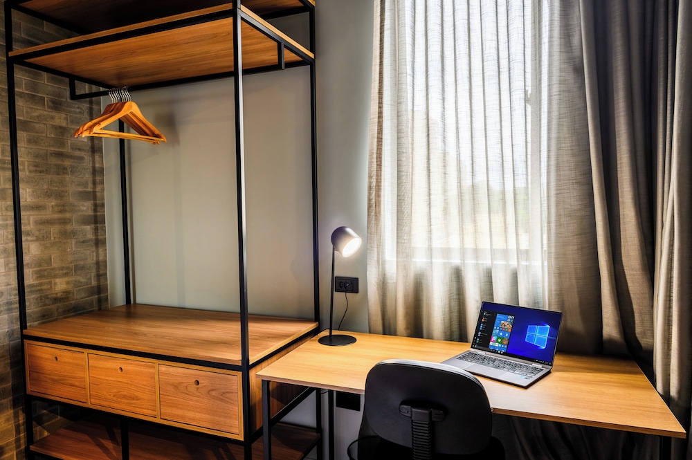Club Studio Suite, Jetted Tub, City View photo 3