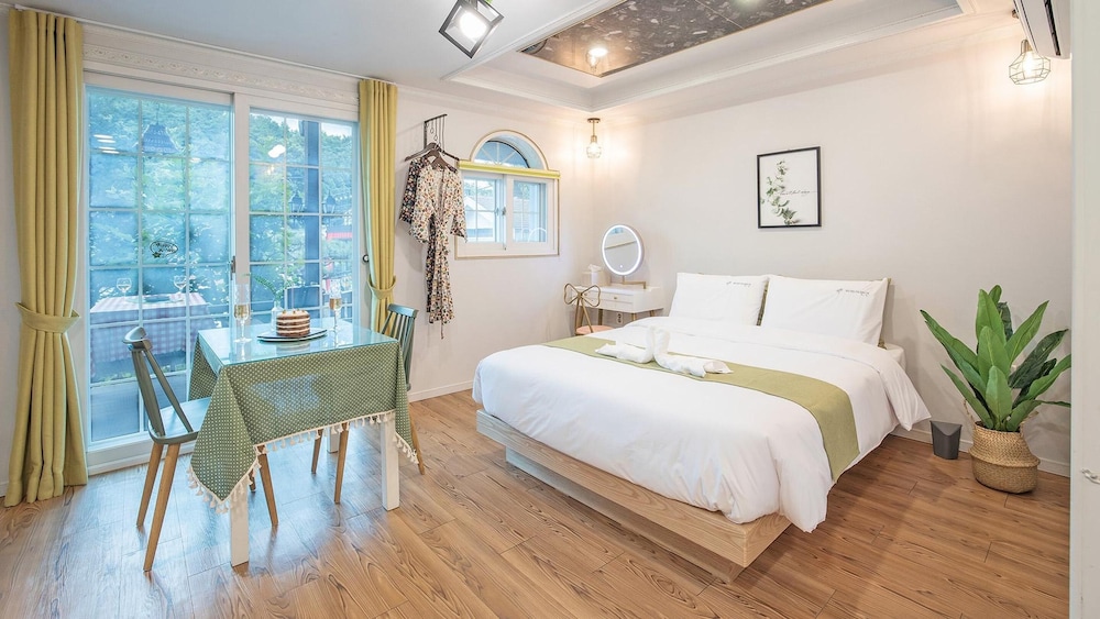 Basic Room, 1 Bedroom (102(with Pet,1st floor)) - Photo 1