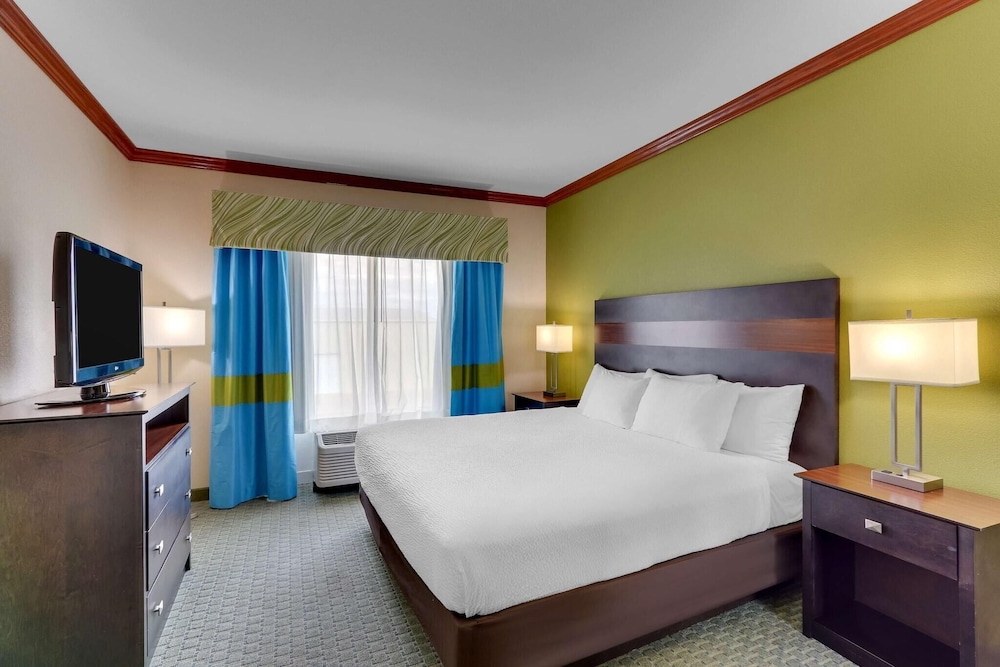 Room, 1 King Bed, Non Smoking - Photo 3