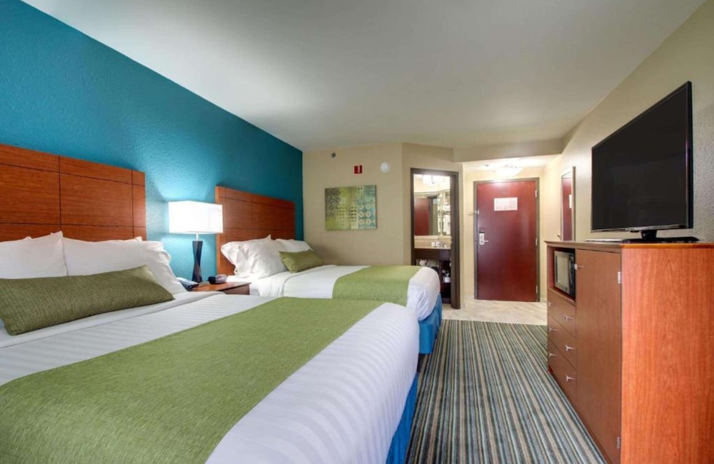Standard Room, 2 Queen Beds, Non Smoking, Microwave - Photo 5