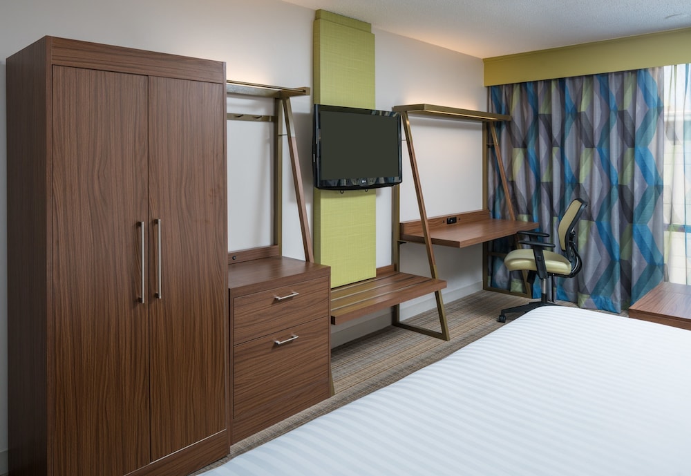 Standard Room, 1 Queen Bed, Accessible (Mobility, Accessible Tub) - Photo 1