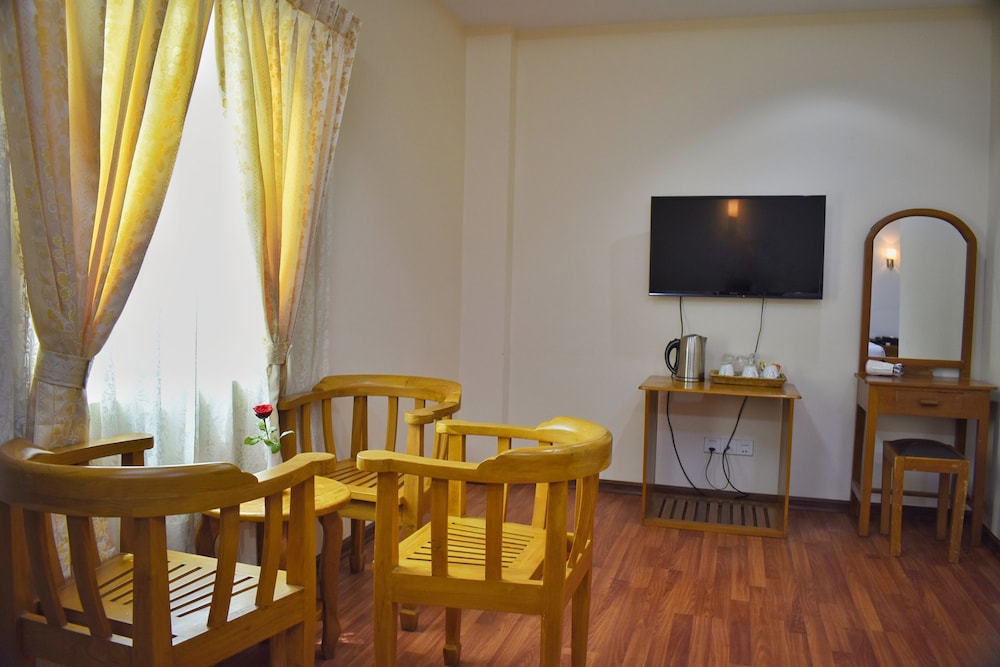 Family Suite, 3 Twin Beds, City View, Poolside photo 3