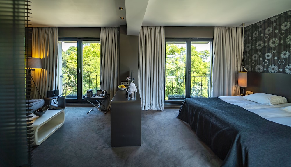 Medium Suite (Free Safe, Free Fitness & Sauna) photo 3
