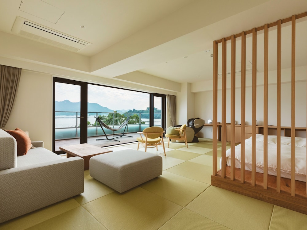 Executive Twin Room, Non Smoking, Private Bathroom (with Balcony) photo 1