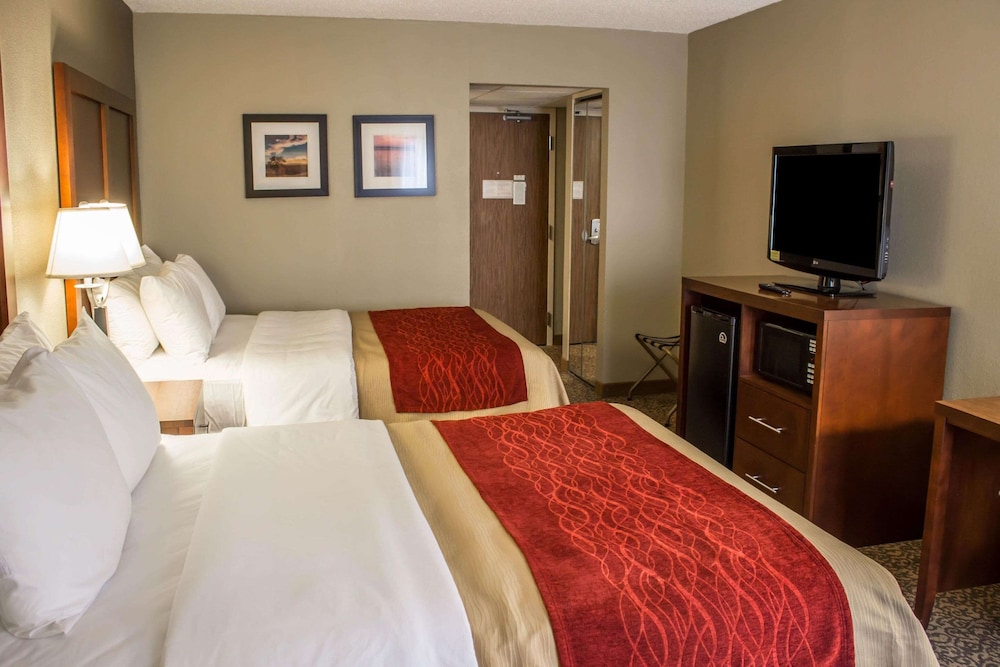 Standard Room, 2 Queen Beds, Non Smoking - Photo 1